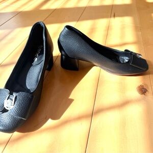 Chic Black Leather Block Heel Pumps